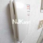 三鷹駅徒歩10分、三鷹市下連雀3丁目の鉄筋コンクリート造1DK賃貸マンション(インターホンの写真)
