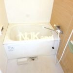 三鷹市上連雀4丁目、2013年完成の賃貸テラスハウス(浴室の写真)