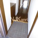 三鷹駅徒歩20分武蔵野市関前2丁目の3LDK賃貸マンション(玄関の写真)