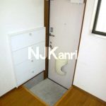 三鷹市上連雀8丁目のバストイレ別賃貸1DKコーポ・CEREZO(セレッソ)(玄関の写真)